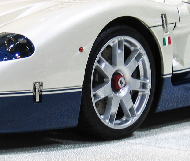 File:" 06 - MASERATI MC12 wheels.jpg