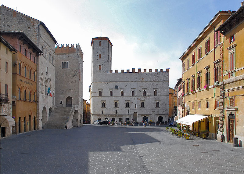 File:" Guardando dalla Cattedrale ".jpg