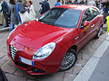 " 12 - ITALY - Alfa Romeo Giulietta rossa fiammante a Milano zona Tortona (design Week).JPG