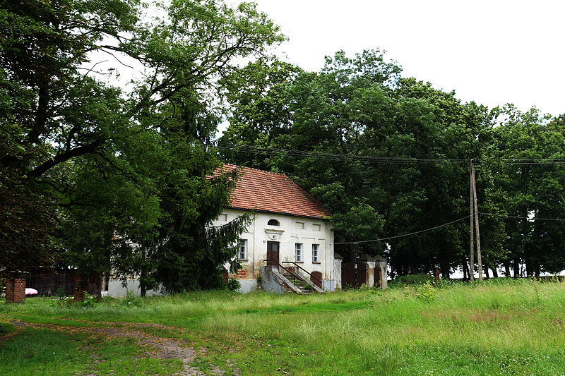 File:!-2014-osowa-sien-dworek-left-abri.jpg