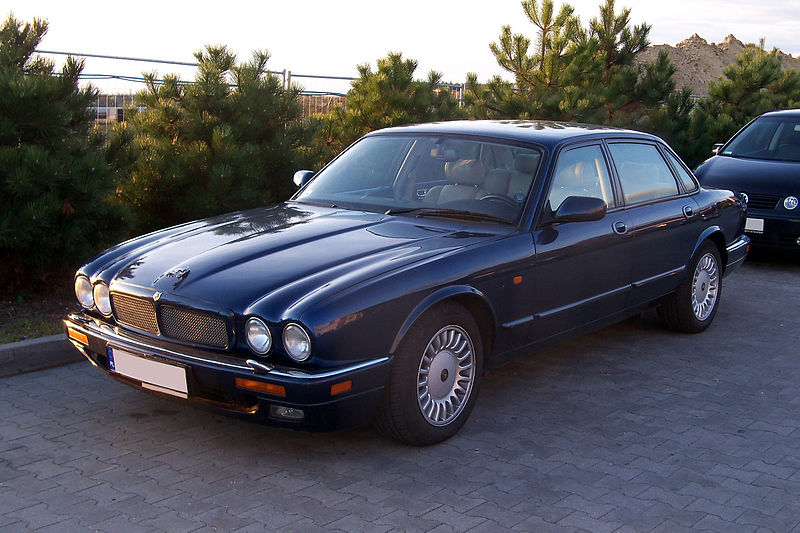 File:!Jaguar-xjr-20111014-a-crop-unreg.jpg