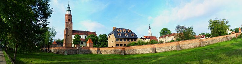 File:!-20100521-wschowa-panorama-kosciol-ratusz-mury-abri.jpg