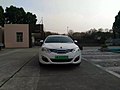 停放在七宝中学的上海电视台采访车.jpg
